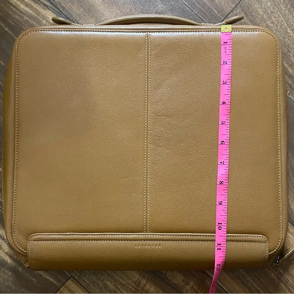Levenger • Pebble Leather Laptop Case